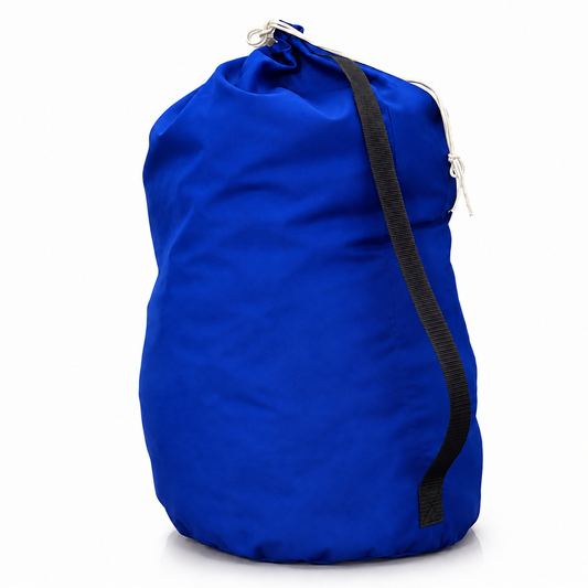 Bolso porta equipo deportivo de confección nacional LJS para transportar y organizar indumentaria y accesorios durante entrenamientos, partidos y competencias.
